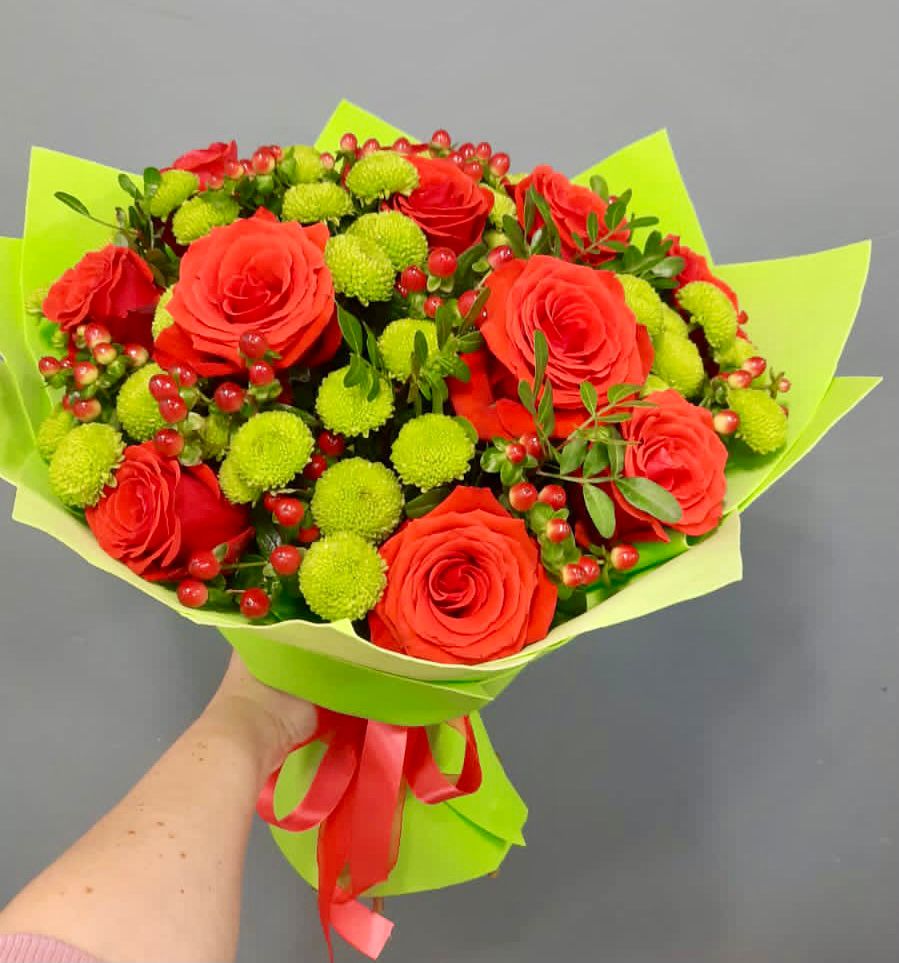 Букет цветов из: Хризантемы и Розы в Каменоломни