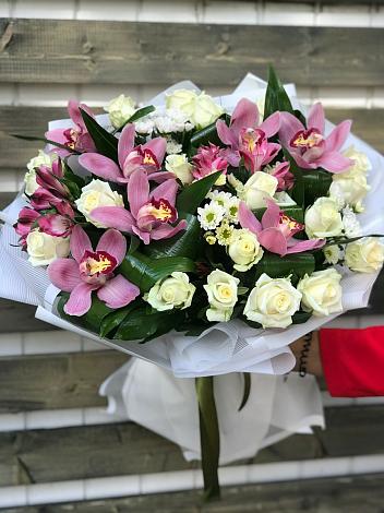Букет цветов из: Розы и Хризантемы в Каменоломни
