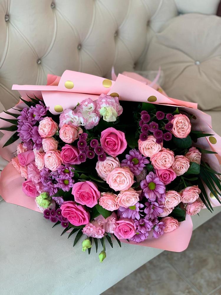 Букет цветов из: Хризантемы, Розы и Лизиантусы в Каменоломни