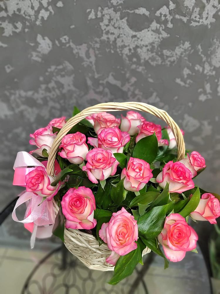 Цветочная композиция из Розы в корзине в Каменоломни