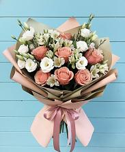 Букет цветов из:  Розы, Альстромерии и Лизиантусы в Каменоломни