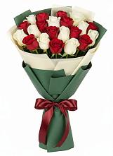 Букет Микс из красных и белых роз в Каменоломни