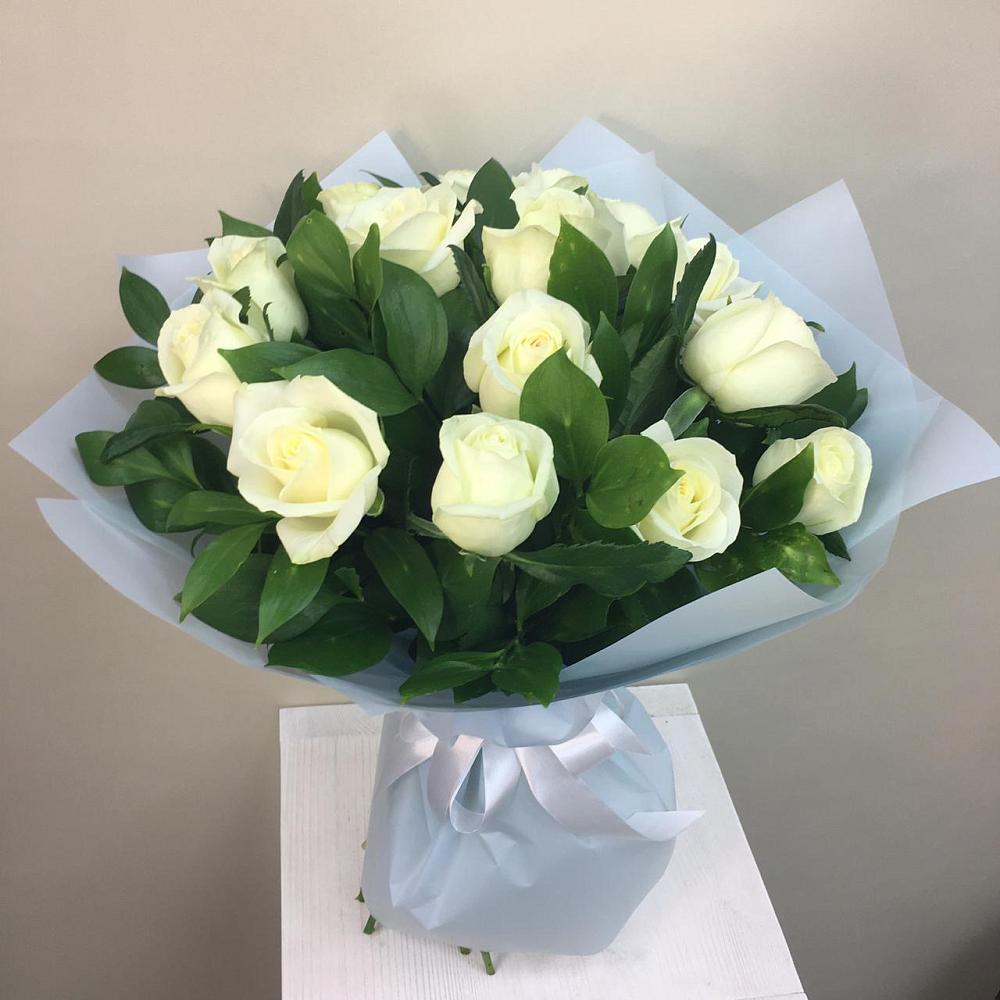 Букет 15 Белых роз Проуд в Каменоломни