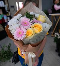 Букет цветов из:  Герберы, Розы и Хризантемы в Каменоломни