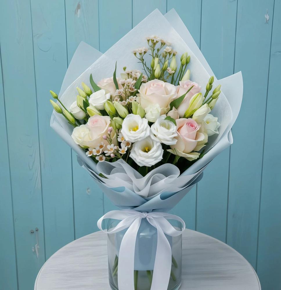 Букет цветов из: Розы и Лизиантусы в Каменоломни