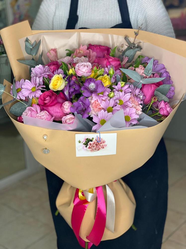 Букет цветов из: Хризантемы, Гвоздики и Альстромерии в Каменоломни