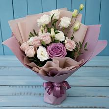 Букет цветов из:  Розы и Лизиантусы в Каменоломни