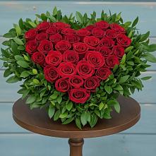 Цветочная композиция из Розы в виде сердца в Каменоломни