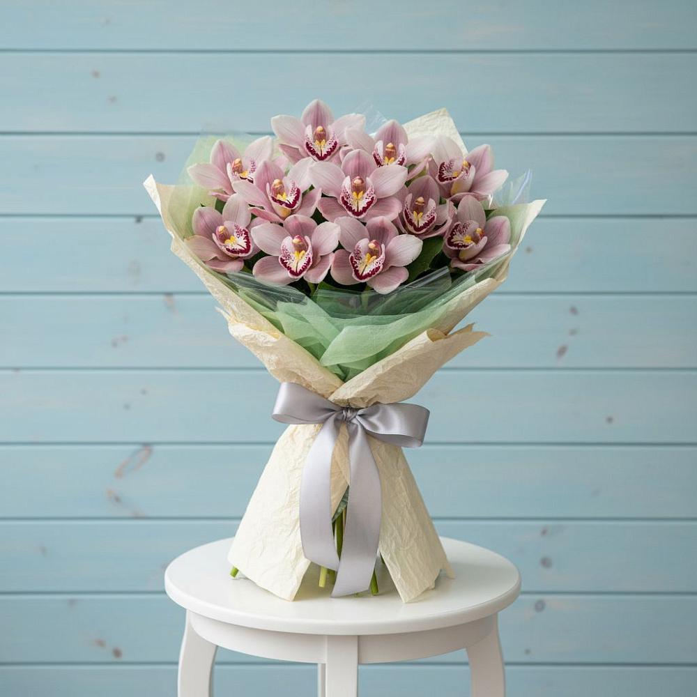 Букет цветов из: Орхидеи и Розы в Каменоломни