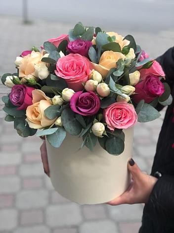 Цветочная композиция из Розы в шляпной коробке в Каменоломни