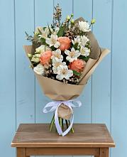 Букет цветов из:  Альстромерии, Лизиантусы, Розы и Хризантемы #REPLACE_PRED# Каменоломни