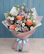 Букет цветов из:  Лизиантусы, Розы, Альстромерии и Гипсофила в Каменоломни