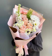 Букет цветов из:  Хризантемы и Розы в Каменоломни