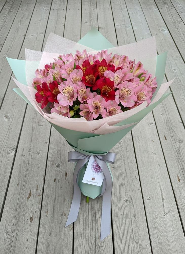 Букет цветов из: Альстромерии в Каменоломни