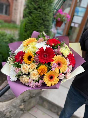 Букет цветов из: Герберы, Ромашки, Хризантемы, Розы и Подсолнухи в Каменоломни