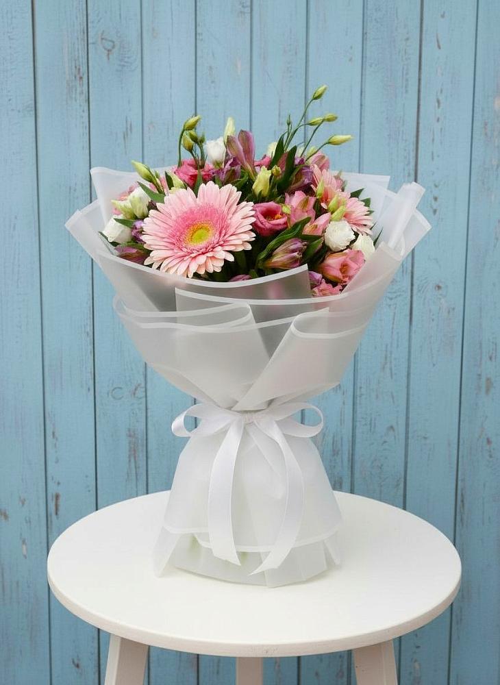 Букет цветов из: Герберы, Альстромерии и Лизиантусы в Каменоломни