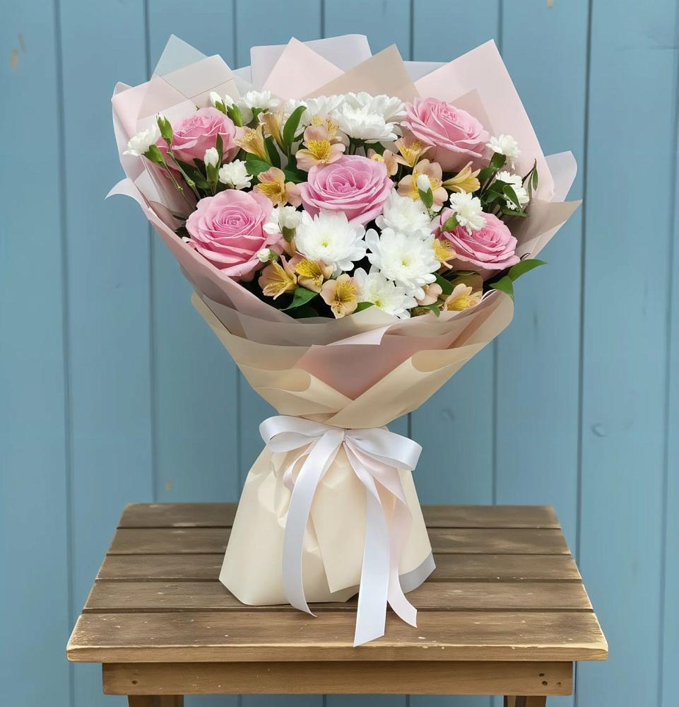 Букет цветов из: Гвоздики, Орхидеи и Розы в Каменоломни