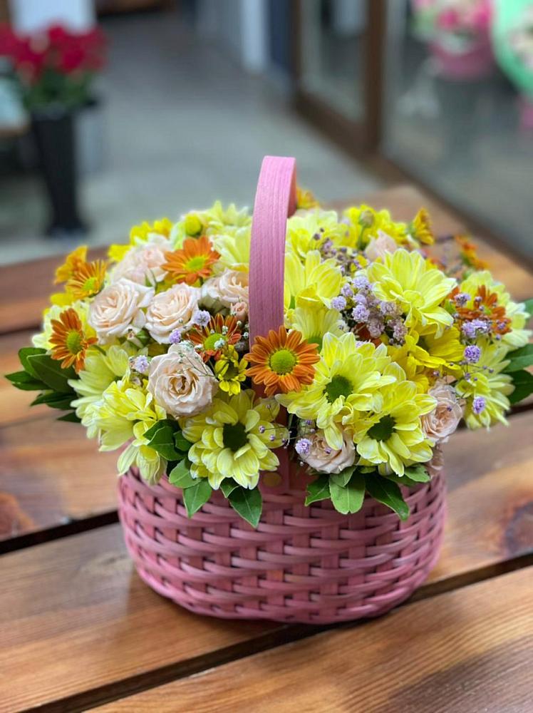 Цветочная композиция из Хризантемы и Розы в корзине в Каменоломни