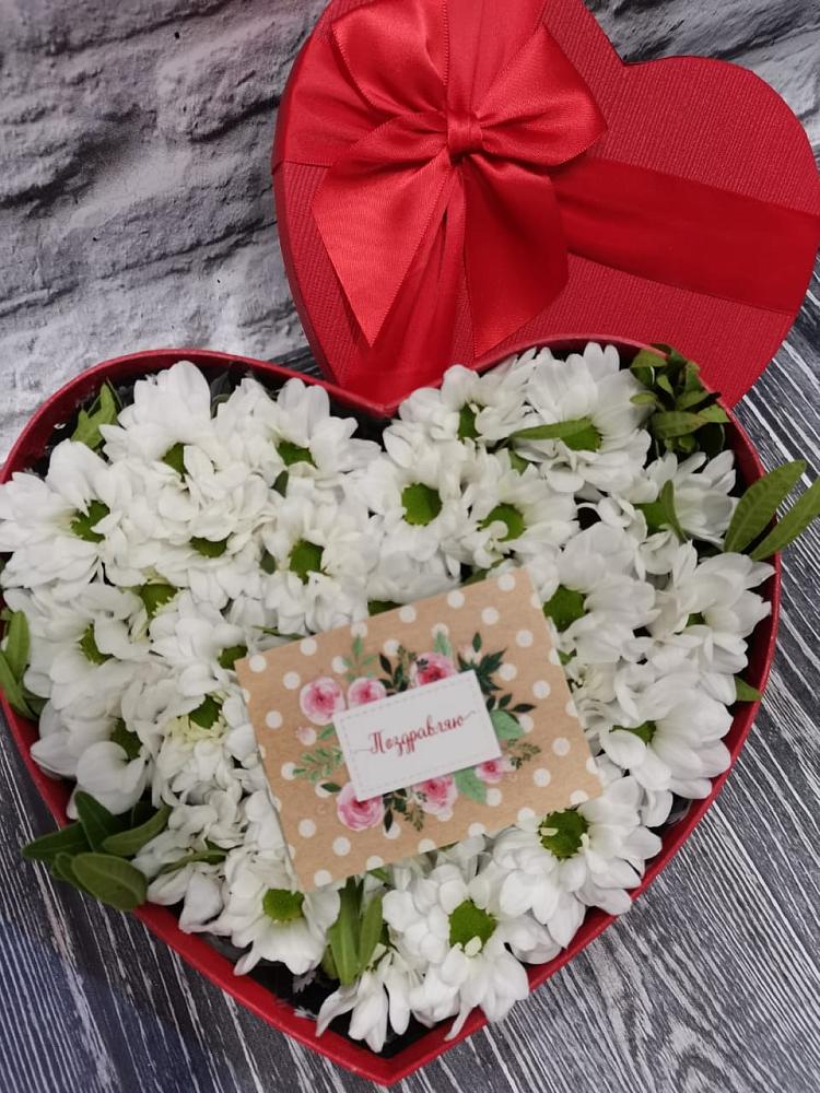 Цветочная композиция из Хризантемы в виде сердца в Каменоломни