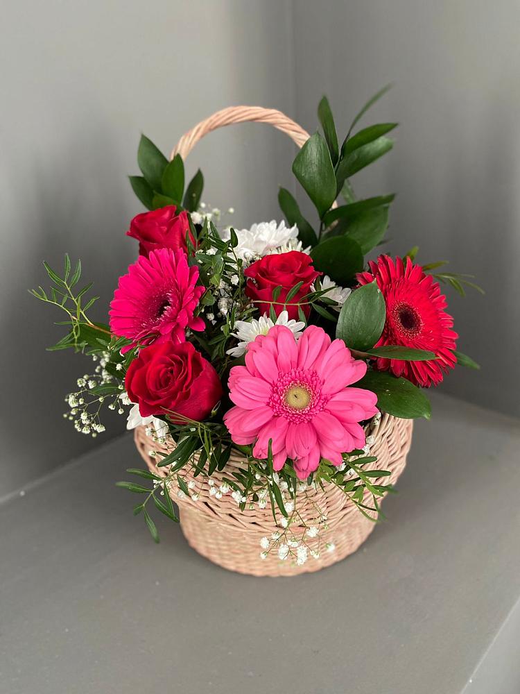 Цветочная композиция из Розы, Хризантемы и Герберы в корзине в Каменоломни