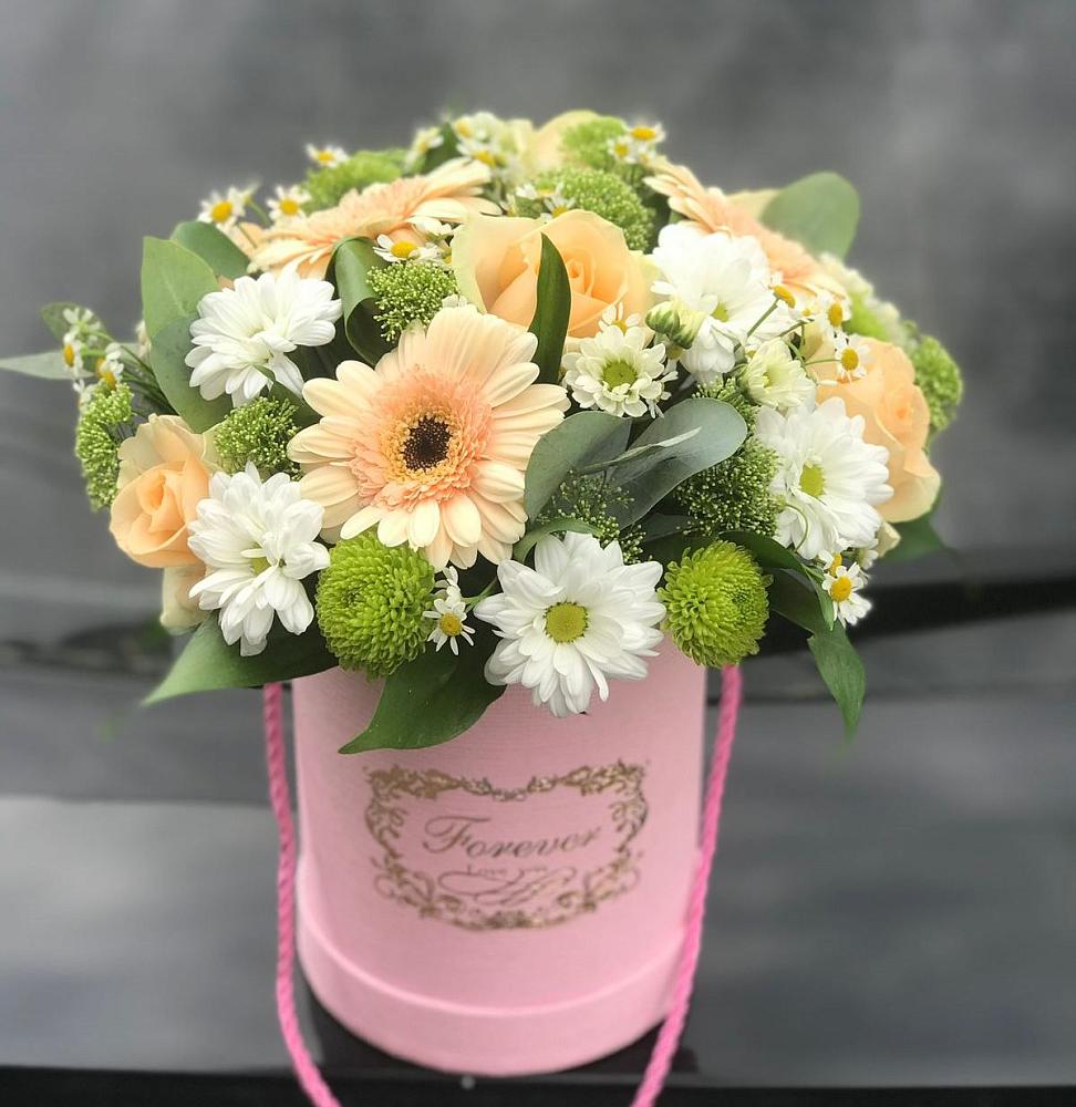 Цветочная композиция из Розы, Герберы и Хризантемы в шляпной коробке в Каменоломни